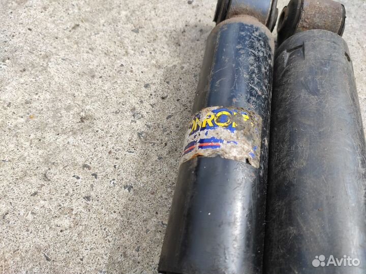 Амортизаторы задние на Opel Signum