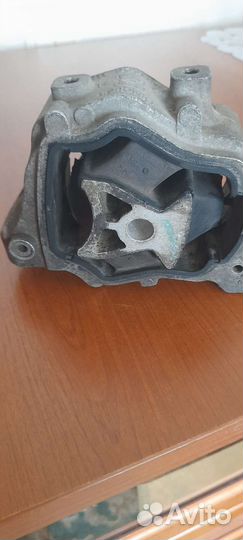 Втулка нижняя 31277313 вольво дизель