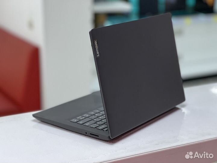 Свежий ноутбук lenovo/fullHD/SSD