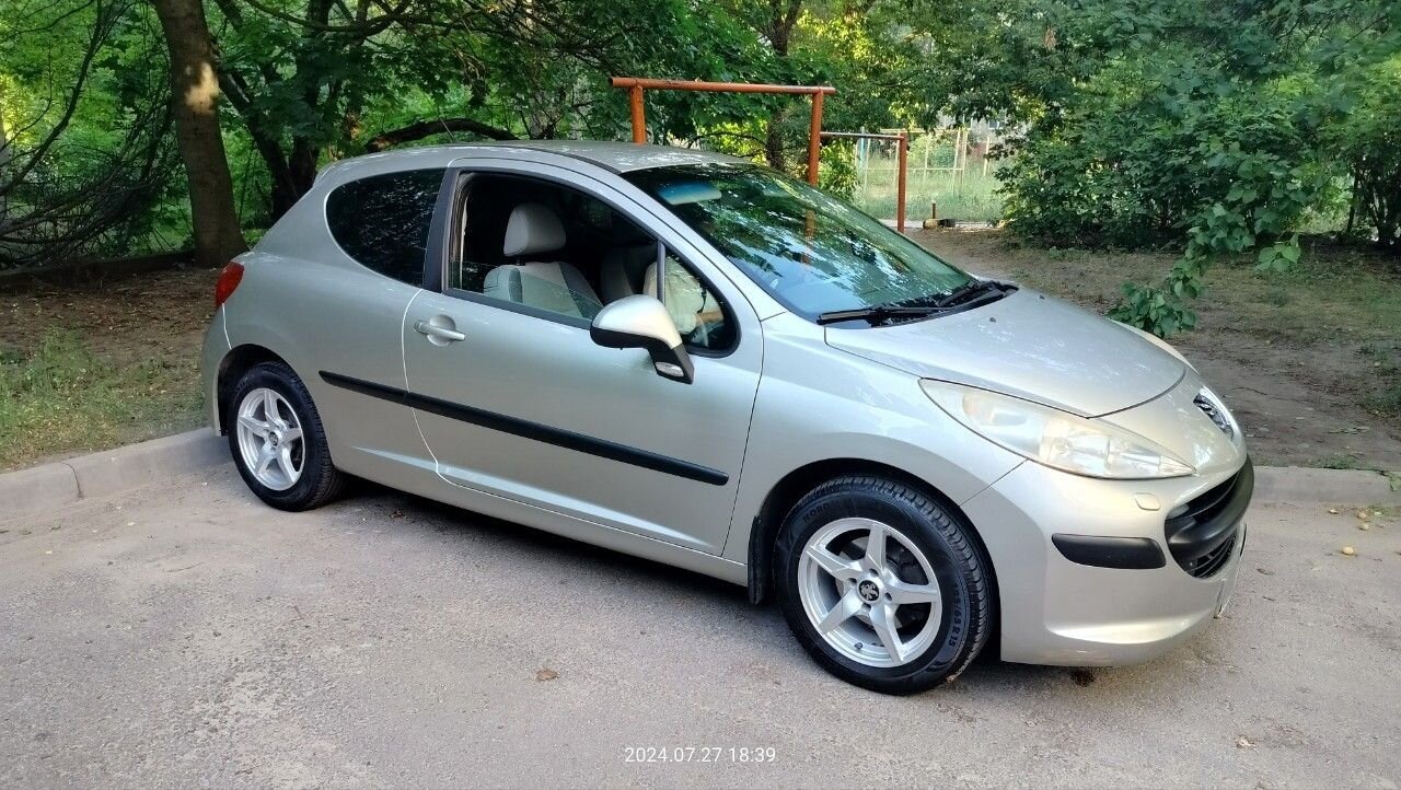 Peugeot 207: фото владельца