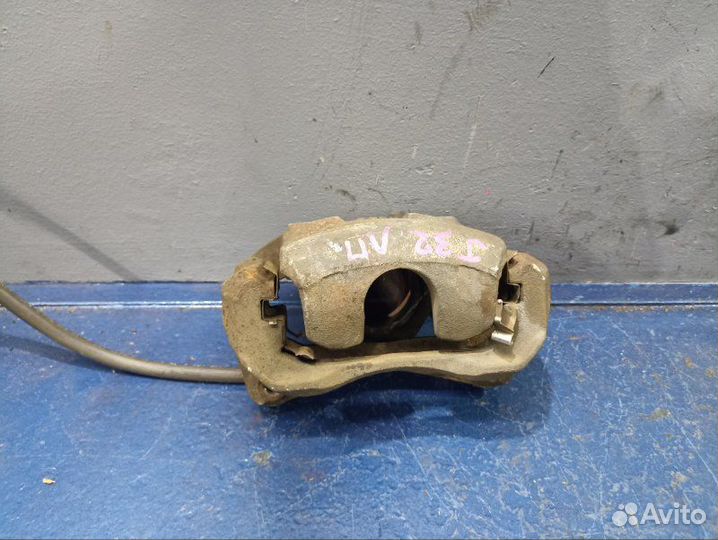 Суппорт передний левый Nissan Teana J32