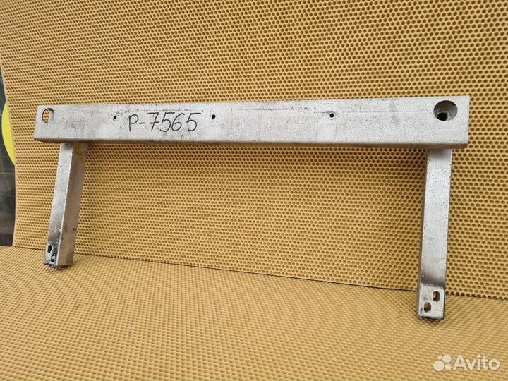 Передняя часть подрамника передняя Infiniti M25