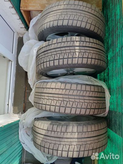 Bridgestone Blizzak Revo GZ 225/50 R17