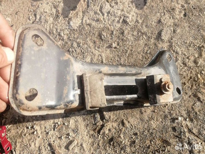 Траверса МКПП бмв е36 BMW E36