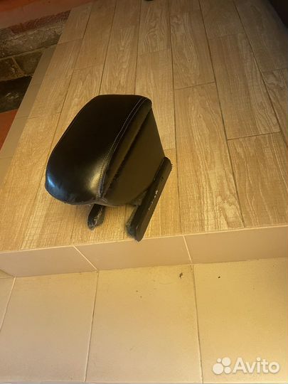 Подлокотник на шкоду рапид