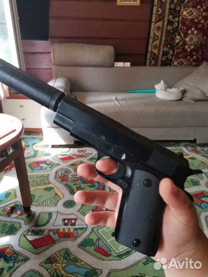 Пистолет игрушечный + немного патронов