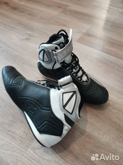 Продам мотоодежду для девушки