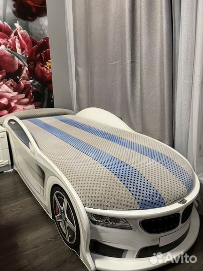 Детская кровать машинка