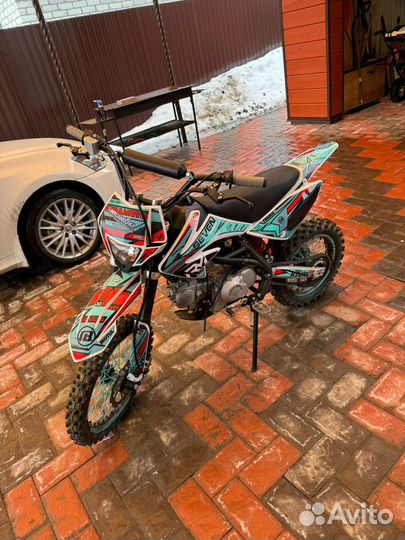 Regulmoto Seven Medalist 150E