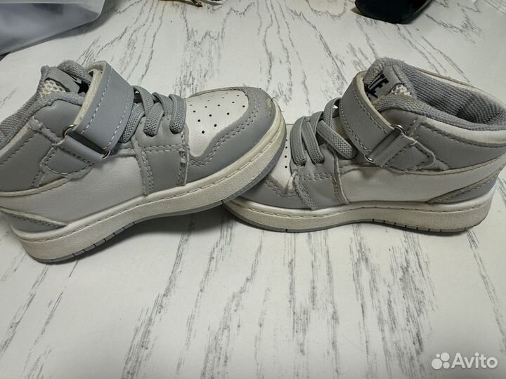 Кроссовки детские 23