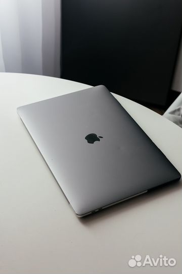 Apple MacBook Pro15 A1707 2.8Ghz i7 16gb 256