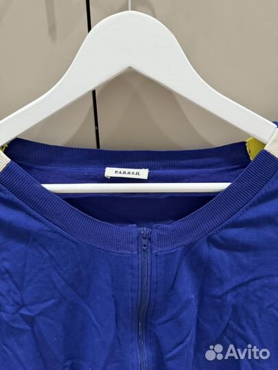 Укороченная кофта на замке