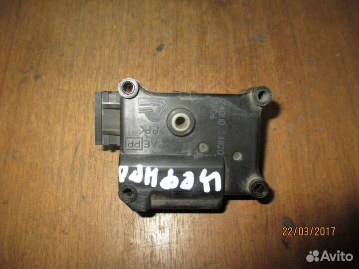 Моторчик заслонки отопителя Nissan Cefiro II (A32)