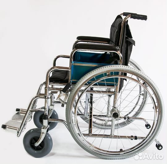 Кресло коляска инвалидная с пневматическими FS902C