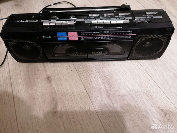 Кассетный магнитофон Levis