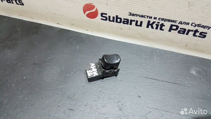 Кнопка управления люком Subaru Forester SG5 EJ255