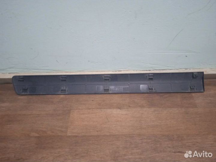 Молдинг двери передний правый LADA Largus 2012