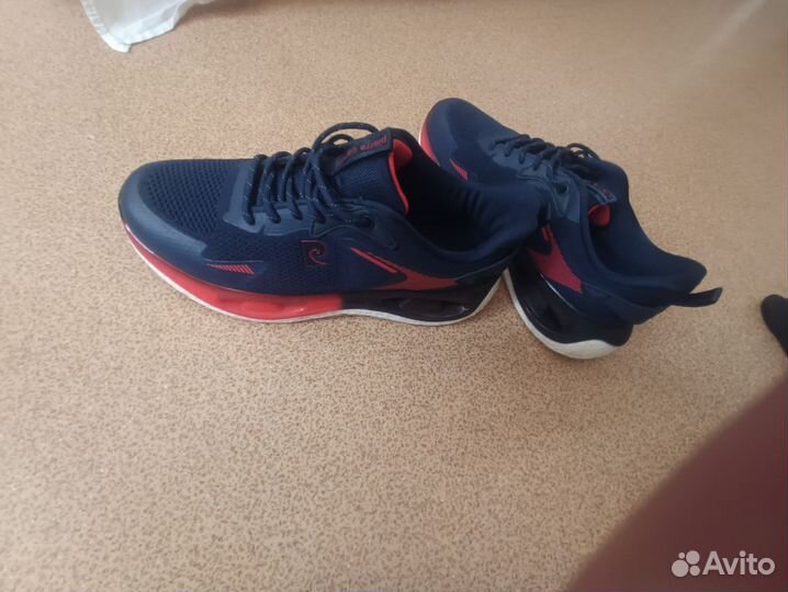 Кроссовки мужские 41 размер новые