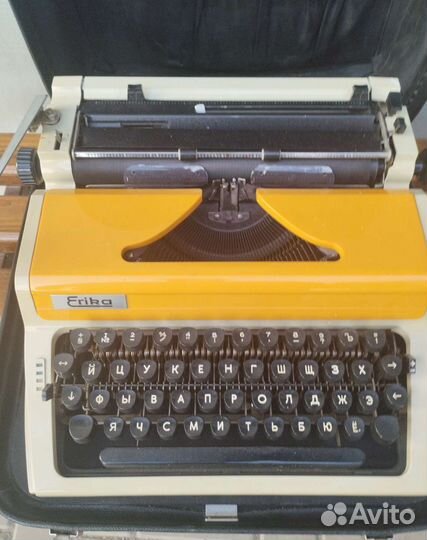 Пишущая машинка Erika 105