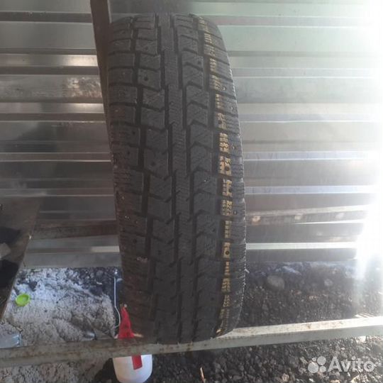 Viatti Vettore Inverno V-524 215/65 R16