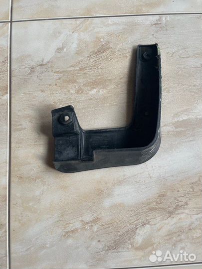 Брызговик передний правый Kia Ceed 2 Jd С 2012 По