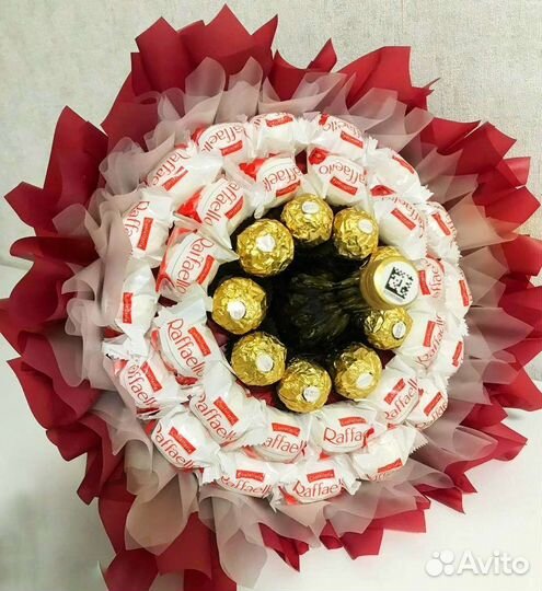 Букет из конфет Raffaello и Ferrero Rocher