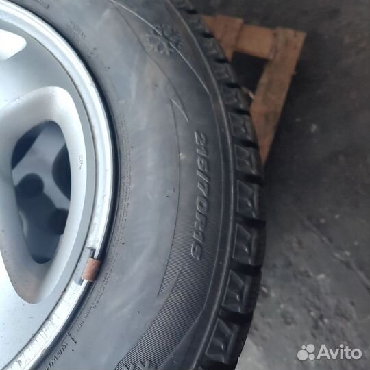 Колеса в сборе зимние 215/70R15