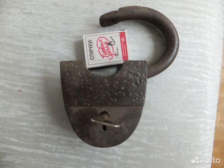 Кованый замок 19-века