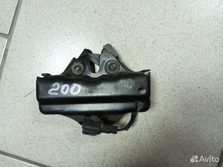 Замок капота Toyota Land Cruiser 200