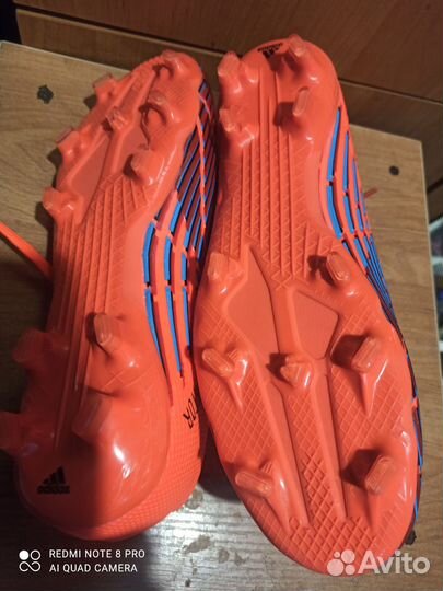 Футбольные бутсы adidas predator