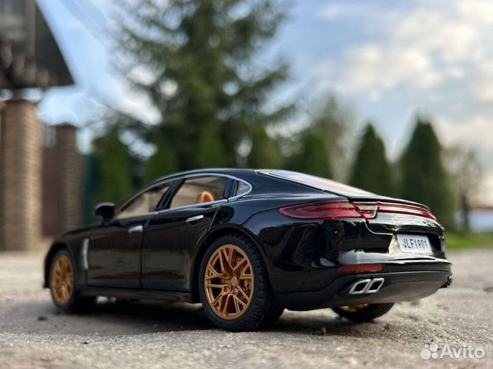 Модель металлической машинки Porsche 911