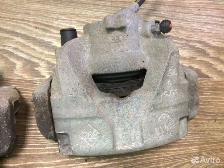 Суппорт тормозной передний Renault Arkana