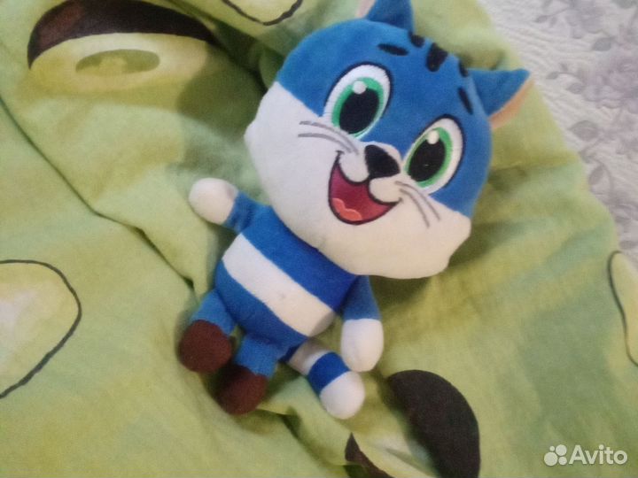 Игрушка птичка Кеша, кот Матроскин, и Чебурашка