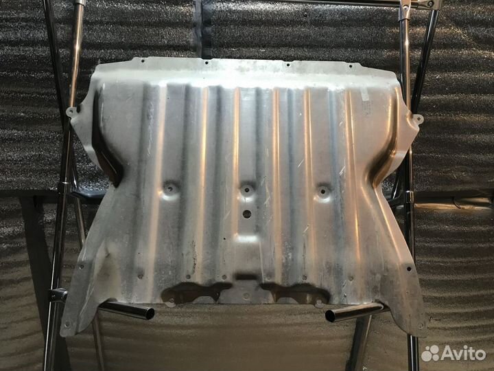 Пыльник двигателя BMW 5 серия