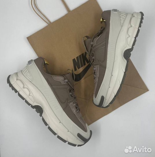 Кроссовки Nike Vomero 5 Roam