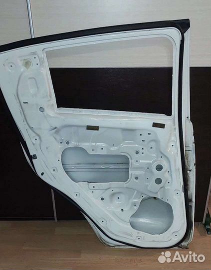 Задняя лева дверь chevrolet spark (битая)