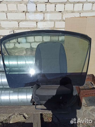 Тойота Авенсис т220 лифтбек