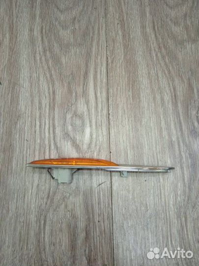 Повторитель поворота передний правый Ford Mondeo