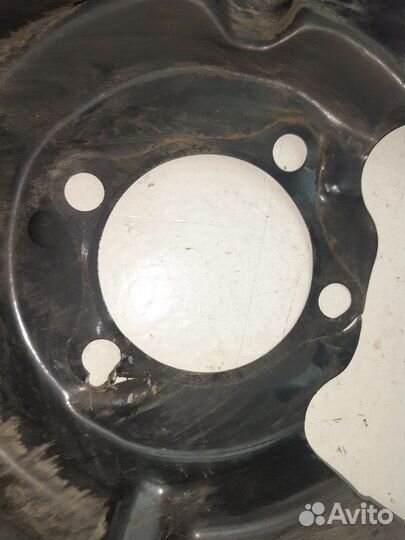 Пыльник задний правый Toyota Corolla ZRE210 1ZR