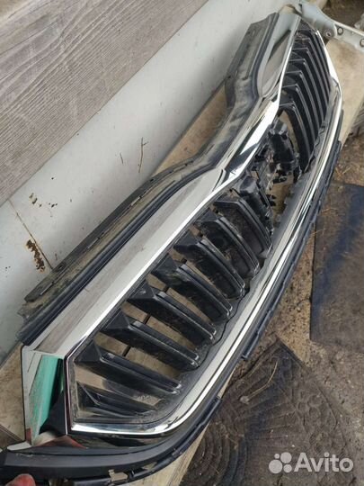 Молдинг решетки радиатора Skoda Octavia A8