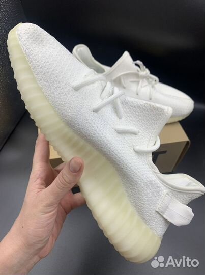 Белые кроссовки yeezy boost 350