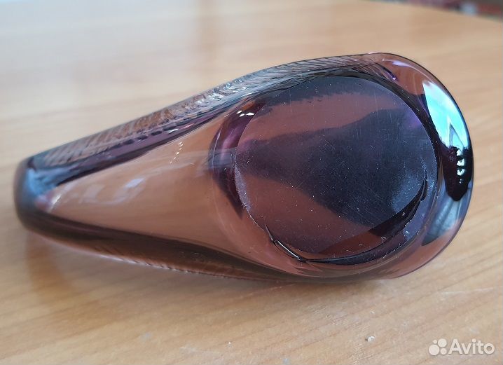 Статуэтка лебедь цветное стекло