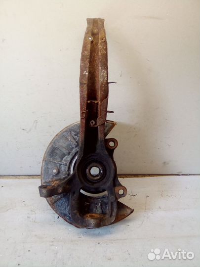 Кулак поворотный перед левый Volkswagen Touareg