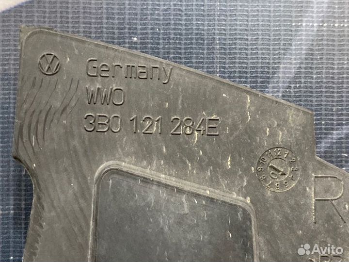 Воздуховод радиатора правый Volkswagen Passat B5