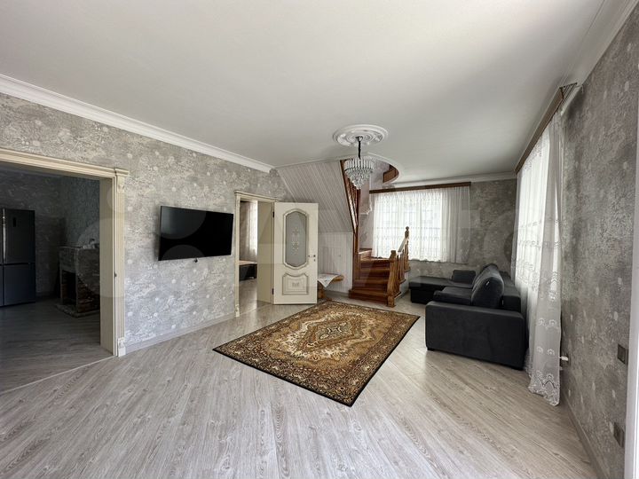 Дом 180 м² на участке 4,5 сот.