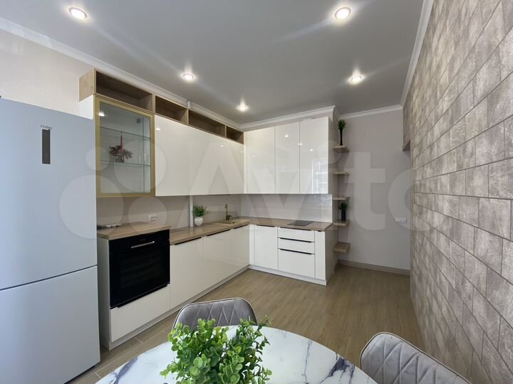 2-к. квартира, 58 м², 3/16 эт.