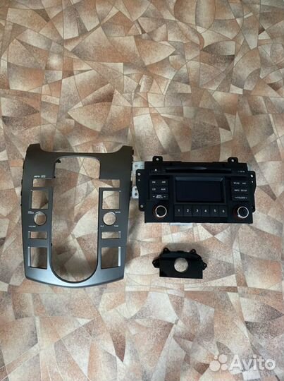Продам магнитолу на kia cerato