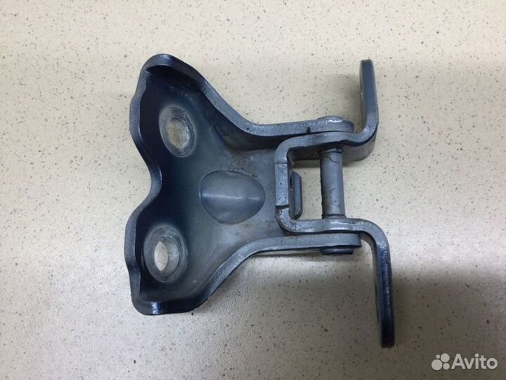 Петля двери передней правой Kia Ceed универсал