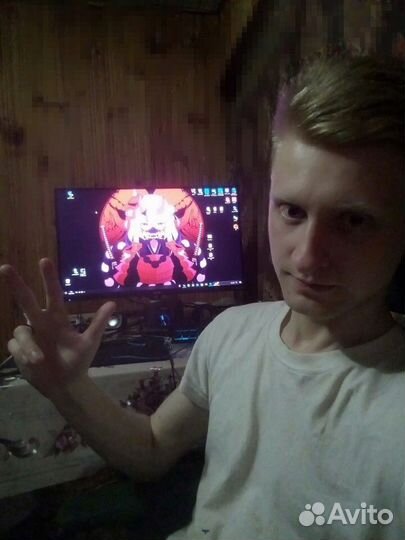 Продавец, грузчик (это как пример)