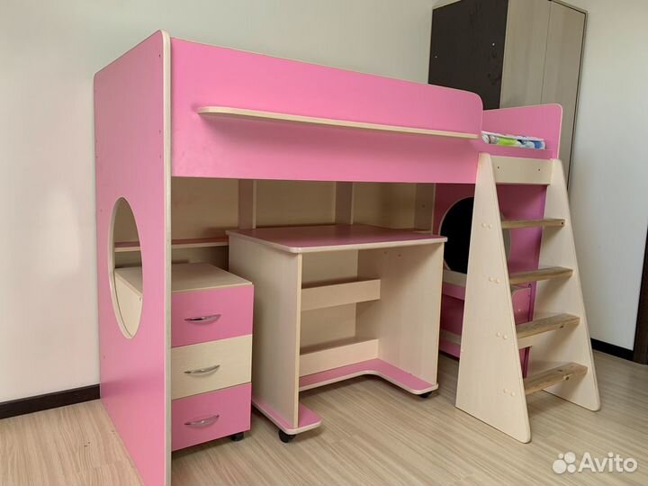 Кровать чердак + комплект мебели